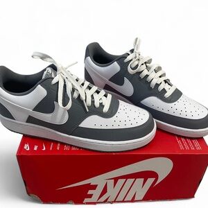 Nike Men's Black and White Sneakers